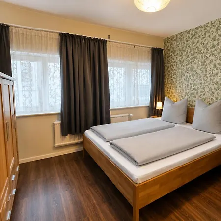 Dana Living Hbf - Zentrum, Altstadt, Messe, Oevb Arena, Business Mit Self Check-in Pensionat 3*