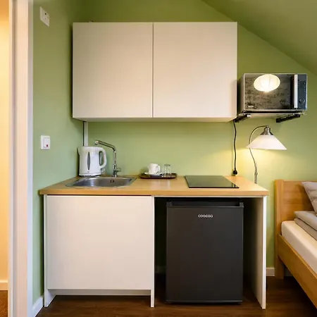 Dana Living Hbf - Zentrum, Altstadt, Messe, Oevb Arena, Business Mit Self Check-in Pensionat