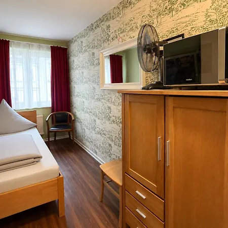 Dana Living Hbf - Zentrum, Altstadt, Messe, Oevb Arena, Business Mit Self Check-in Pensionat 3*