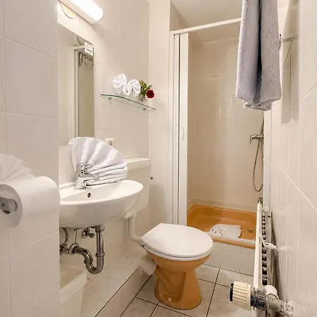 Dana Living Hbf - Zentrum, Altstadt, Messe, Oevb Arena, Business Mit Self Check-in Pensionat 3*
