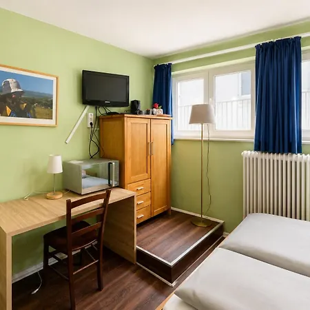 Pensionat Dana Living Hbf - Zentrum, Altstadt, Messe, Oevb Arena, Business Mit Self Check-in