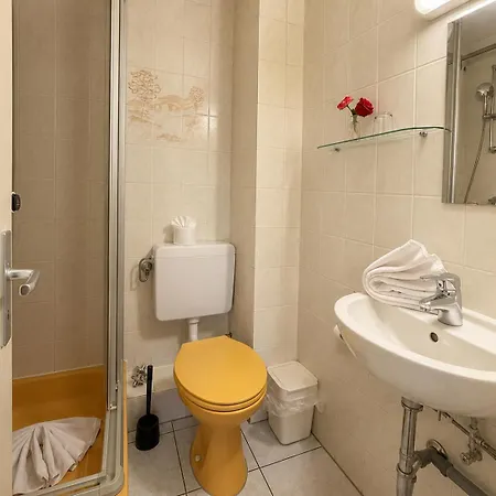 Dana Living Hbf - Zentrum, Altstadt, Messe, Oevb Arena, Business Mit Self Check-in Pensionat 3*
