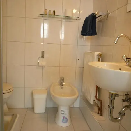 Dana Living Hbf - Zentrum, Altstadt, Messe, Oevb Arena, Business Mit Self Check-in Pensionat 3*