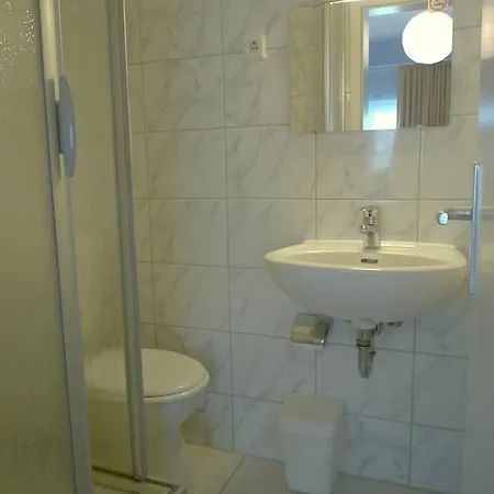 Dana Living Hbf - Zentrum, Altstadt, Messe, Oevb Arena, Business Mit Self Check-in Pensionat